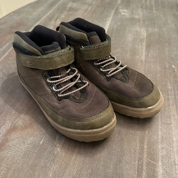oshkosh b'gosh Boys High Top Sneaker Boots Shoes Size 12 Green - Picture 2 of 7